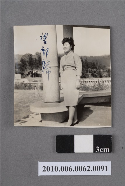 女子獨照 (共4張)