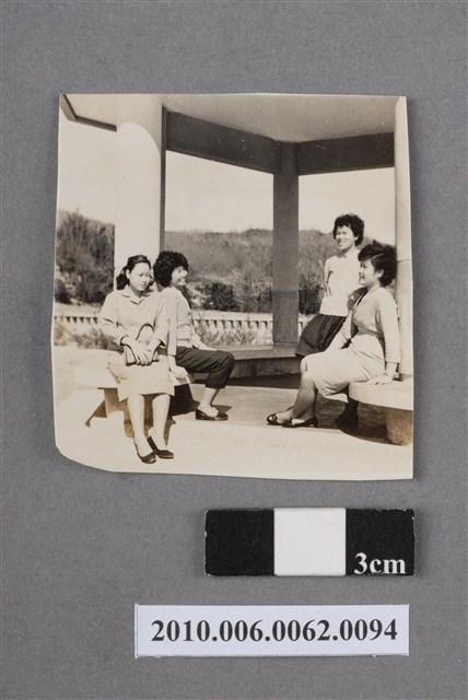 四名女性合照 (共4張)