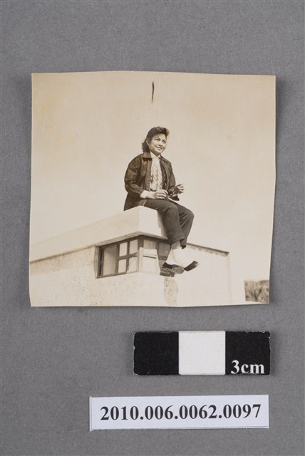 女子獨照 (共4張)