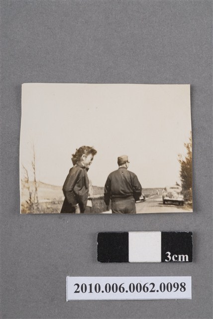 男女步行剪影 (共4張)