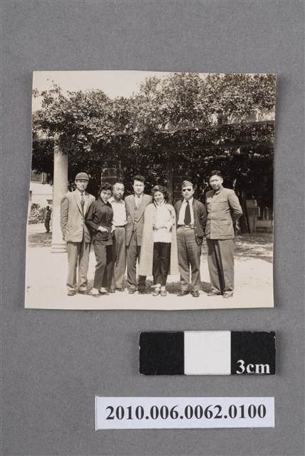 兩女五男合照 (共4張)