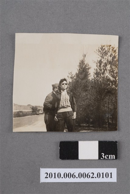 男女路旁剪影 (共4張)