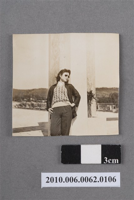 女子獨照 (共4張)