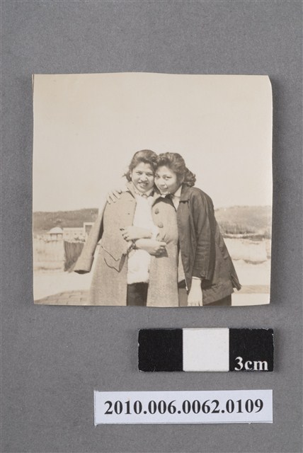 兩名女性合照 (共4張)