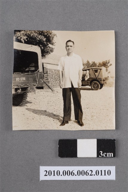 男子獨照 (共4張)