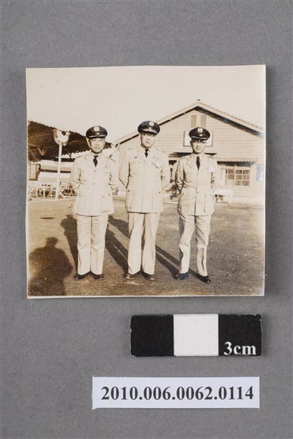 三名男子合照 (共4張)