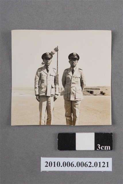 兩名男子合照 (共4張)