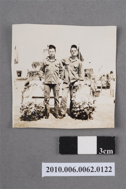 兩名男子合照 (共4張)