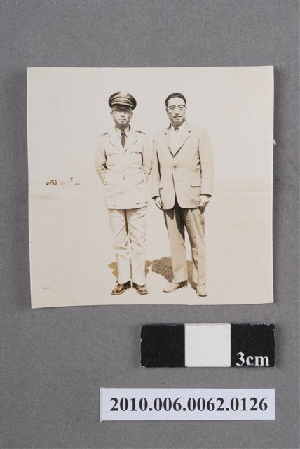 兩名男子合照 (共4張)