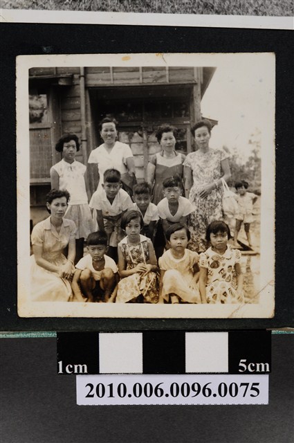 眾人合影之照片 (共2張)