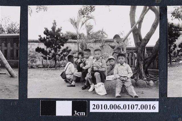 民國58年11月18日曹永昌等於北投忠義廟遠足剪影 (共2張)
