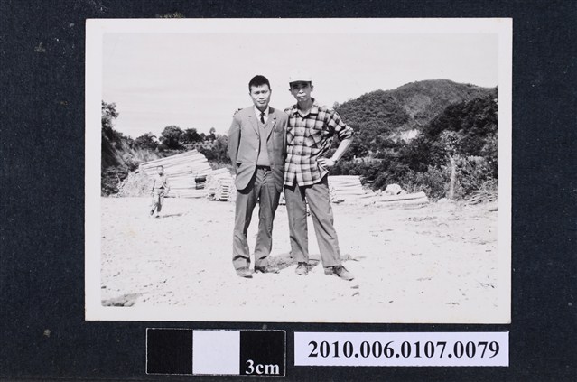 民國59年11月曹恕等人於獅頭山合照 (共2張)