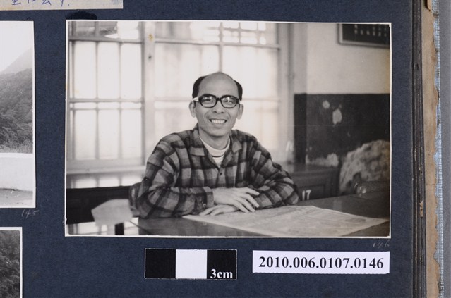 曹恕獨照 (共2張)