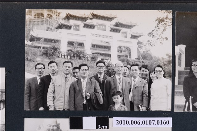 民國61年12月10日臺北師專夜間部忠烈祠郊遊紀念合照1 (共2張)