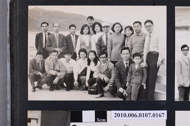民國61年12月10日臺北師專夜間部郊遊紀念合照2 (共2張)