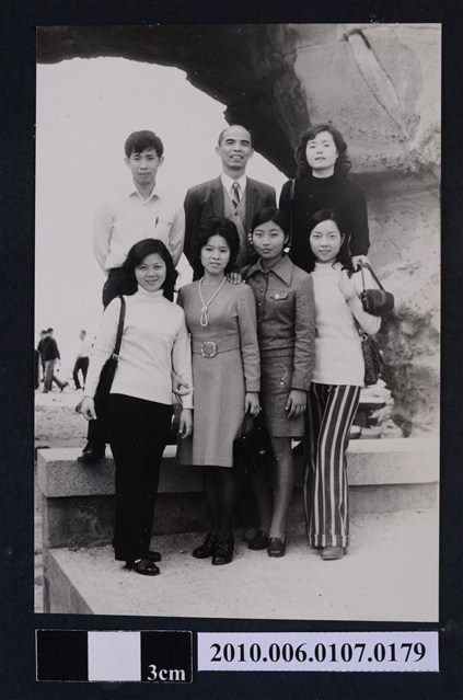 民國61年12月10日臺北師專夜間部郊遊紀念合照13 (共2張)