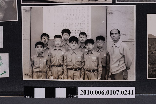 民國63年3月9日臺北市國民小學航空模型飛行競賽大會獲冠亞軍紀念合照 (共3張)