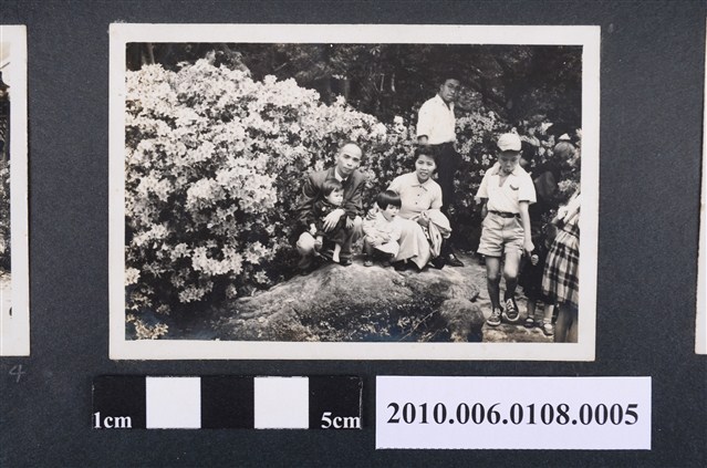 1959年4月曹恕與妻兒合照 (共2張)