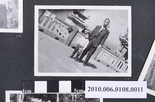 1960年2月曹恕與女兒合照 (共2張)