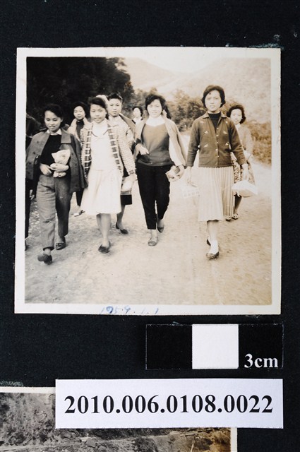 1959.1.1多人行進剪影 (共2張)