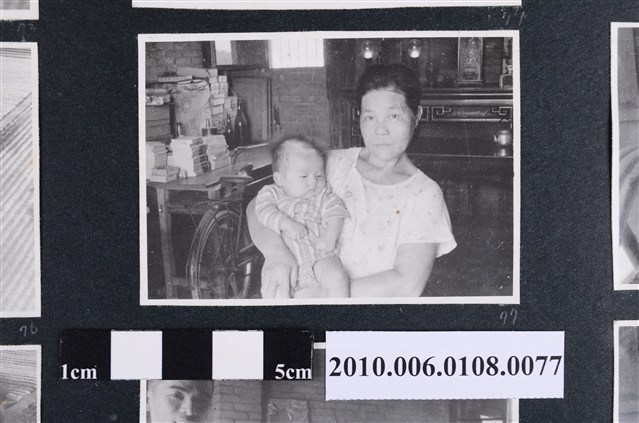 一九六一年七月二十三日出生滿四個月之曹淵深紀念剪影5 (共2張)