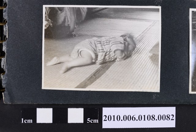 一九六一年七月二十三日出生滿四個月之曹淵深紀念剪影10 (共2張)