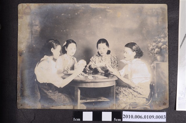 四人打牌剪影 (共1張)