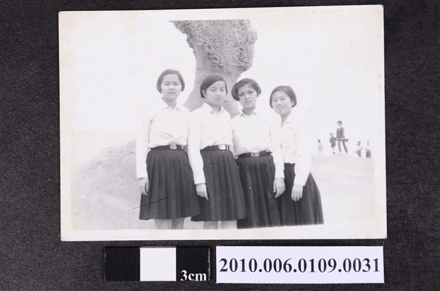 四人於野柳女王頭前合照 (共1張)