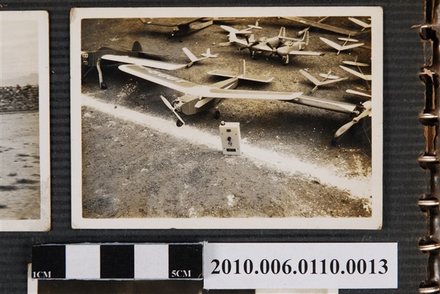 台灣省第七屆航空模型飛行競賽大會模型飛機照 (共1張)