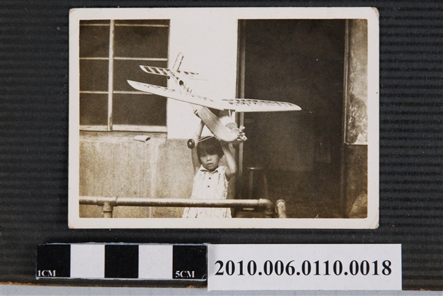 靖子與日本東京cessna 18D模型飛機 (共1張)