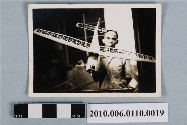 曹恕與日本東京cessna 18D模型飛機 (共2張)