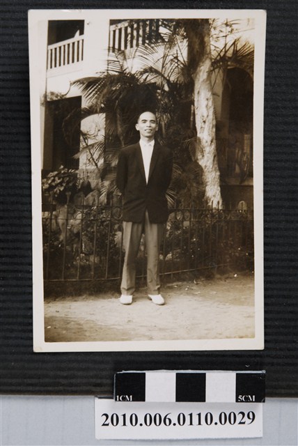 曹恕獨照 (共1張)