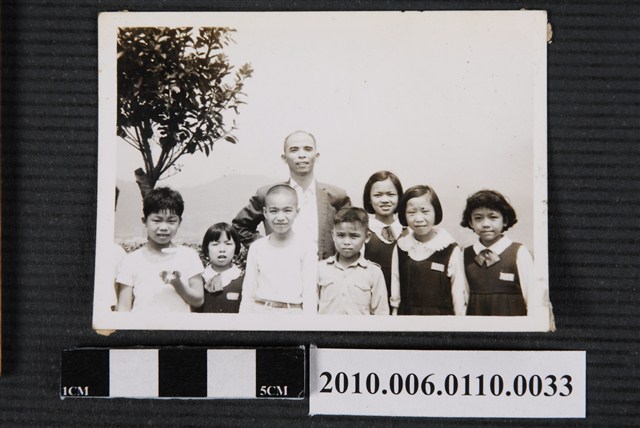 曹恕與學生合照 (共1張)