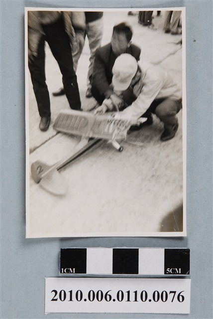 曹恕調整模型飛機照 (共2張)