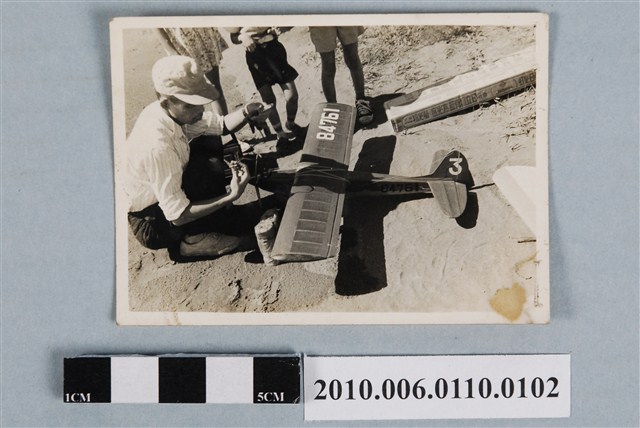 曹恕調整模型飛機照 (共2張)