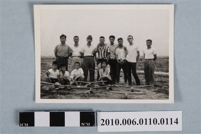 曹恕等十二人合照 (共2張)