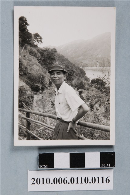 曹恕獨照 (共2張)