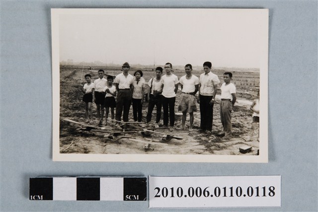 曹恕等十人合照 (共2張)