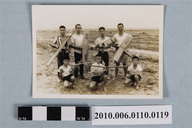 七人合照 (共2張)