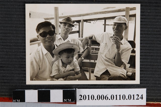 曹恕等四人合照 (共1張)