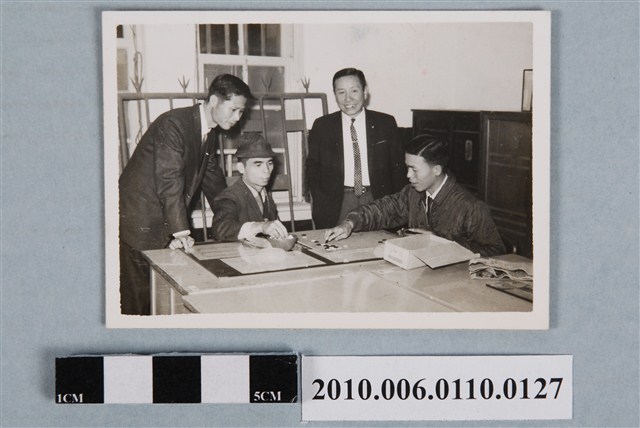 曹恕於永樂校辦公室指導棋剪影 (共2張)