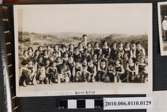 文子於新竹青草湖全班合照 (共1張)