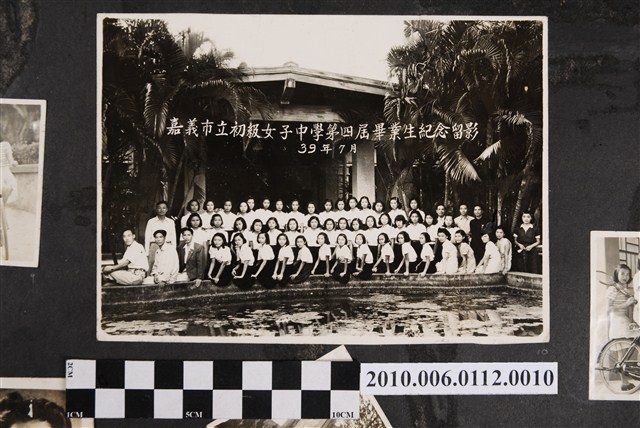 嘉義市立初級女子中學第4屆畢業生紀念留影 (共1張)
