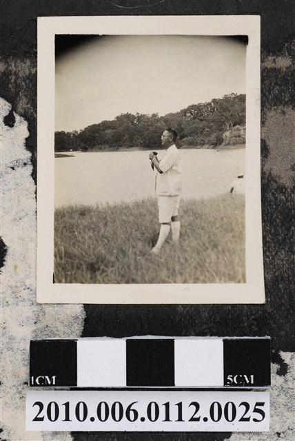 戴眼鏡之男子獨照 (共1張)