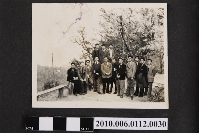 15名男子合影 (共1張)