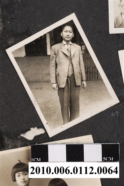 身著西裝之男子獨照 (共1張)