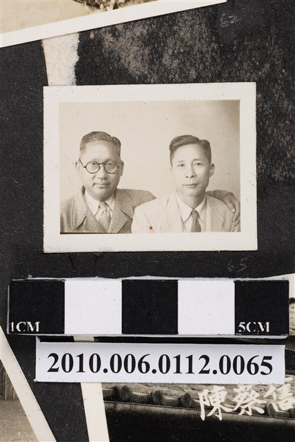 2名身著西裝之男子合影 (共1張)