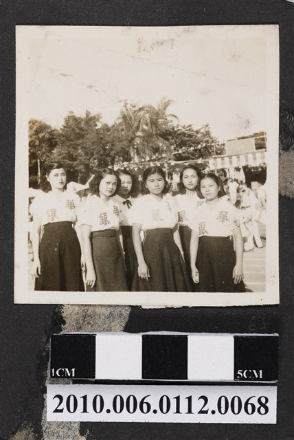 華南銀行嘉義分行女性員工合影 (共1張)