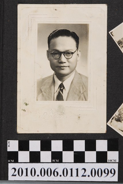 男子大頭照 (共1張)