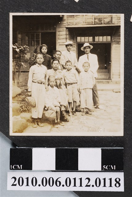 9人合照 (共1張)